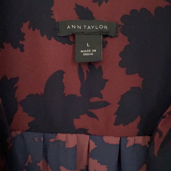 Ann Taylor blouse. - Picture 2 of 7